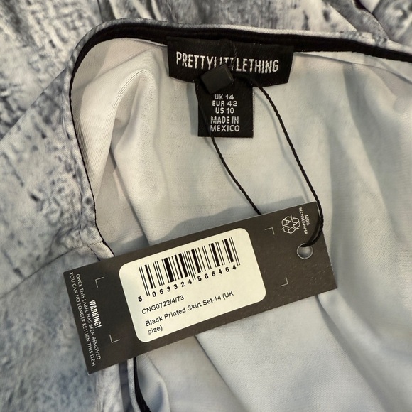 Prettylittle Thing Black Printed Skirt Set - Picture 8 of 9